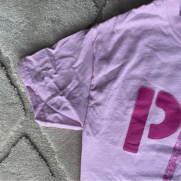 Jerry Leigh Pink Musician Music Pop Official t-Shirt Graphic Spell OUT - Picture 6 of 6